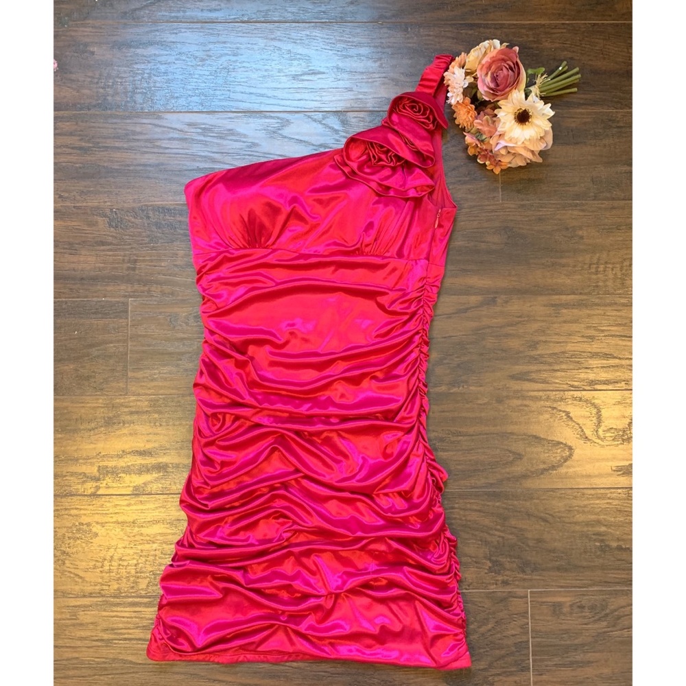 One shoulder sided dress 👗
